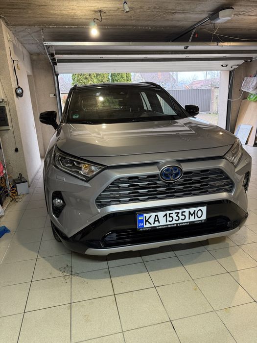 Тайота RAV 4 2019 года