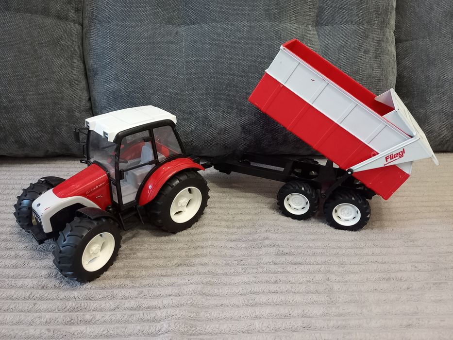 Металевий трактор Lindner з причепом Fliegl