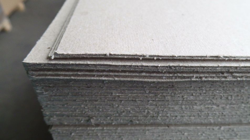 Tektura lita, szara, makulaturowa rozmiar 1000x700 mm arkusze.