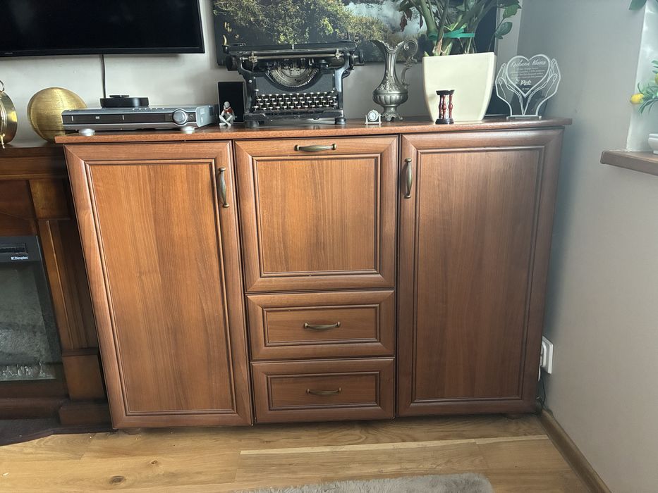 Komplet mebli Orzech 1 komoda, 2 witrynki