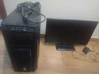 Komputer z monitorem