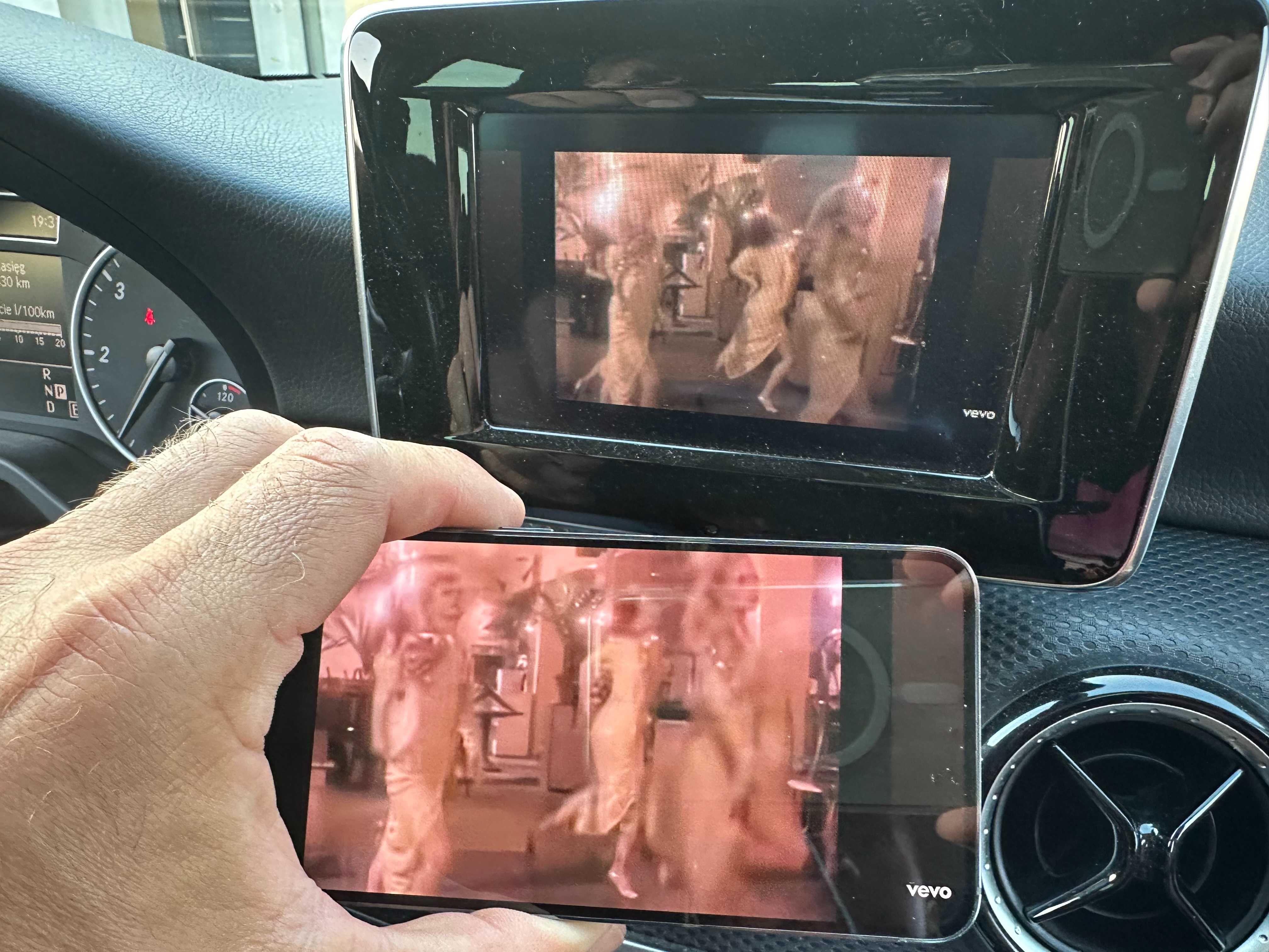 Mercedes B CLA GLA Becker box Carplay Android Audo Youtube Google Mapa