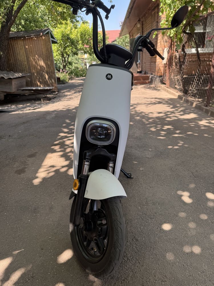 Продам електроскуткр Aima D350