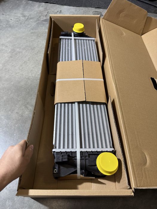 Радіатор інтеркулера интеркулер Sprinter W907 OM651 2.2 316