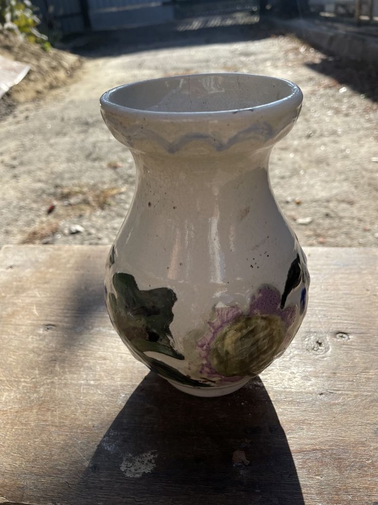 Продам глиняну вазу.
