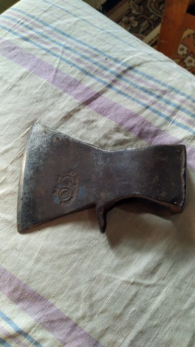 Топор старинный звенит