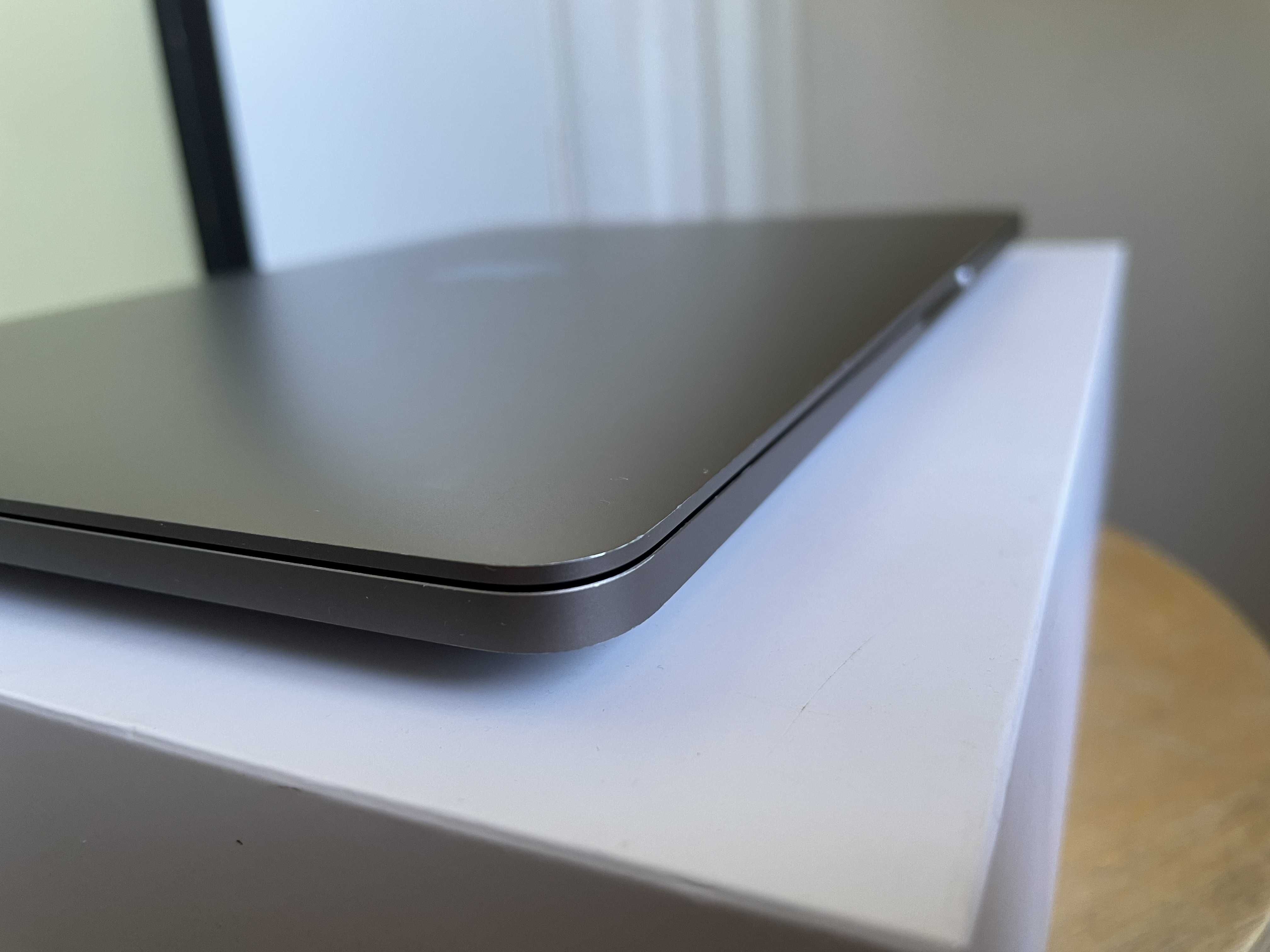 Macbook Pro 13" 2020 | 16gb RAM | 2 GHz | 512GB  (como novo)
