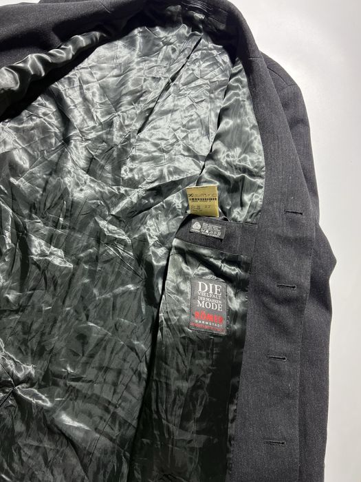 Hugo Boss Нове шерстяне пальто размер 50 (Л)