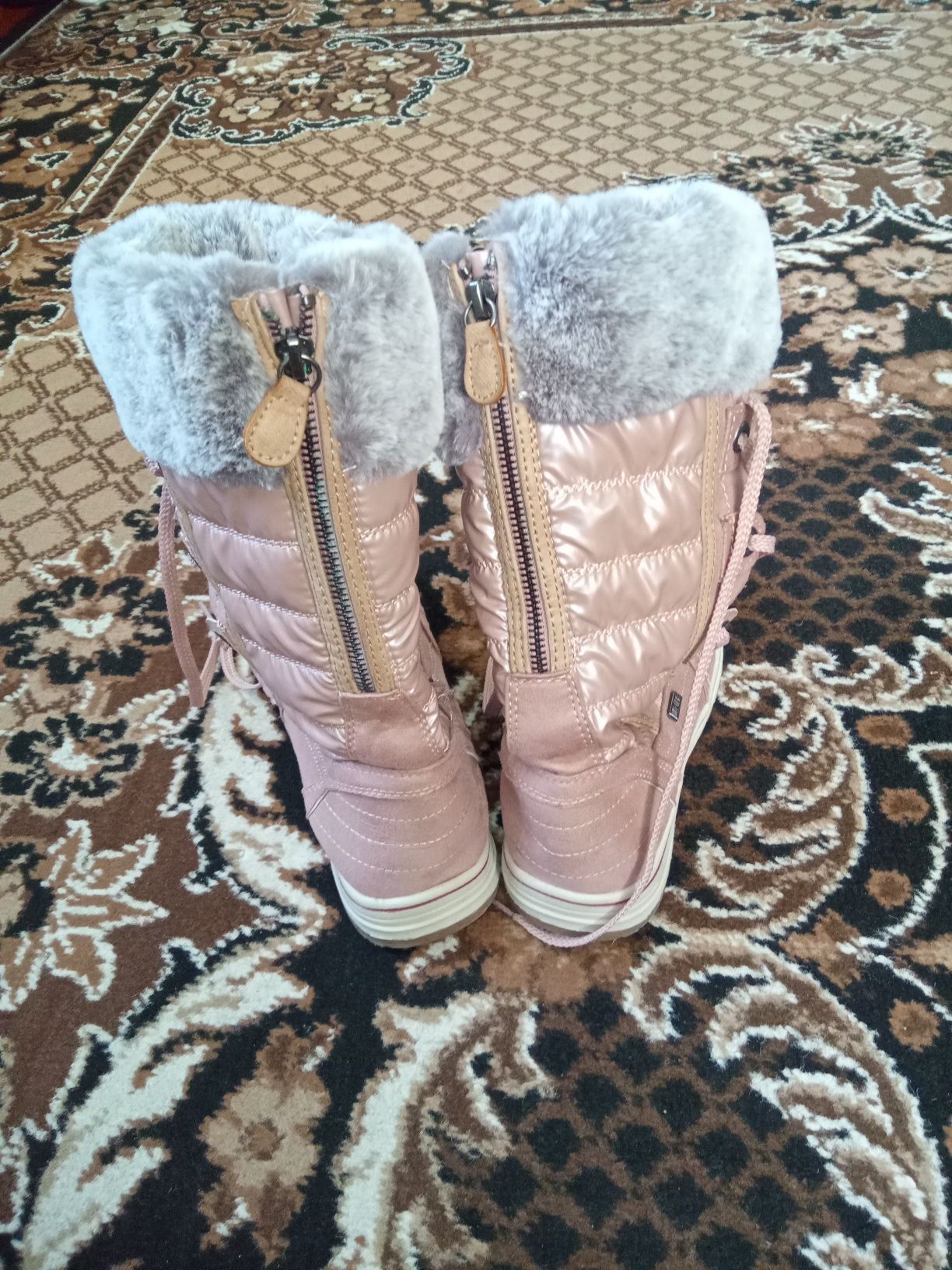 Зимові чоботи  ( дутики )