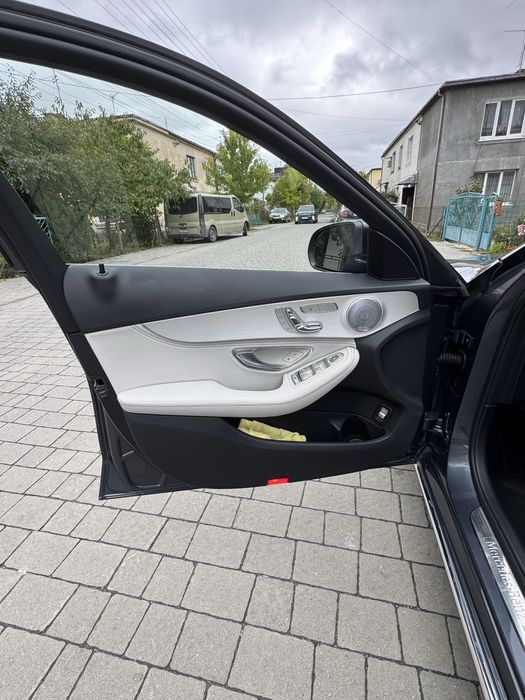Продам мерседес С300 4matic 2016 рік