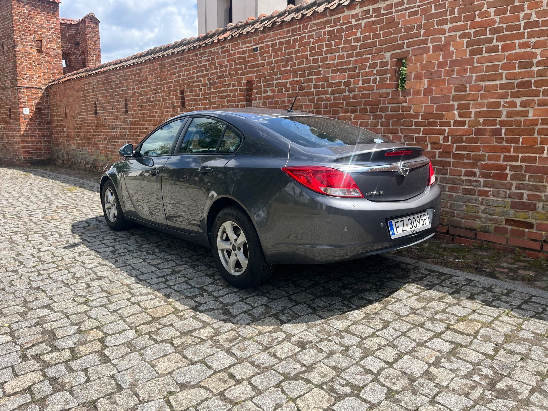 Opel Insignia 1.8 benzyna mały przebieg 188 tyś km! Sprawna klima! Dobrze jeździ!
