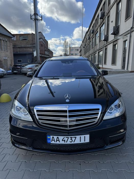 Машина Mercedes-Benz