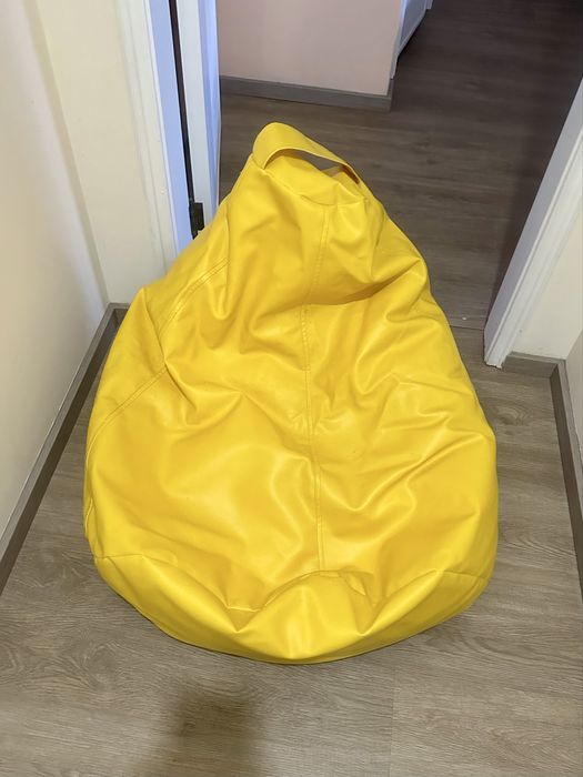 Pufe pera amarelo