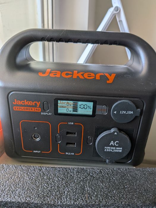 Jackery 240 EU зарядна станція