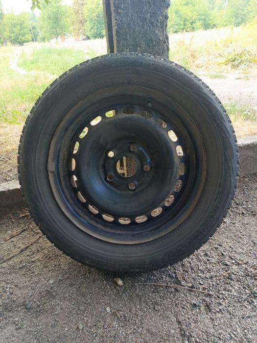 Продам в отличном состоянии резину с диском Близзак 15 радиуса  недоро