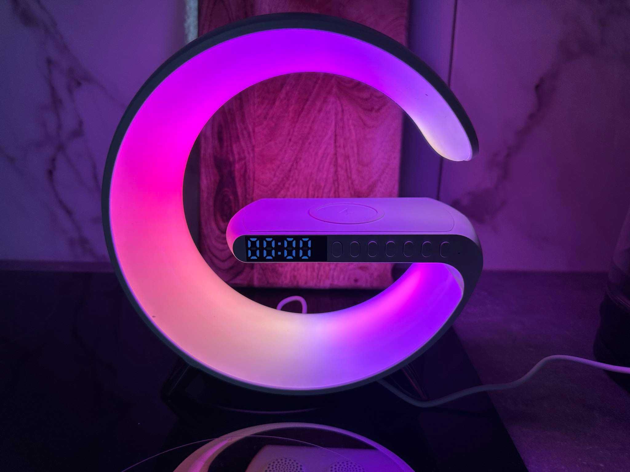 Inteligentna lampa LED RGB z ładowarka QI głośnik,nowa,smartfon,iphone