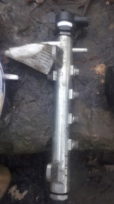 Топливная рейка Опель астра 2015