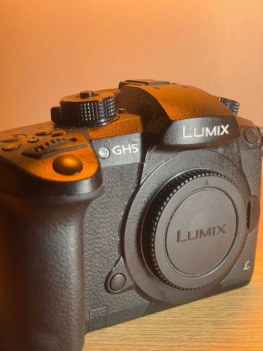 Panasonic Lumix GH5 + 2 lentes