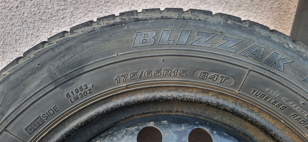 Felgi stalowe z oponami zimowymi 175/65r15