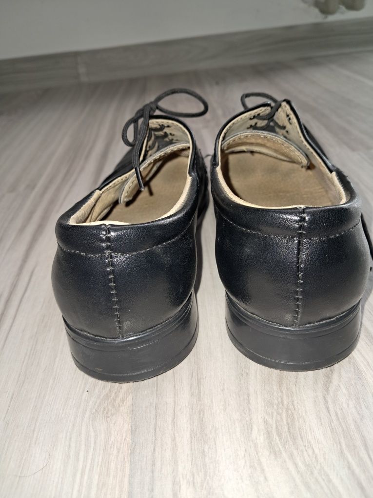 Buty do garnituru, na komunię rozm 33
