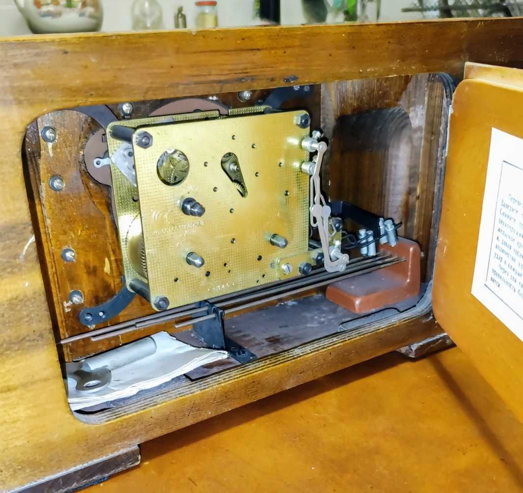 Настольные часы с боем Владимир советские 1960г