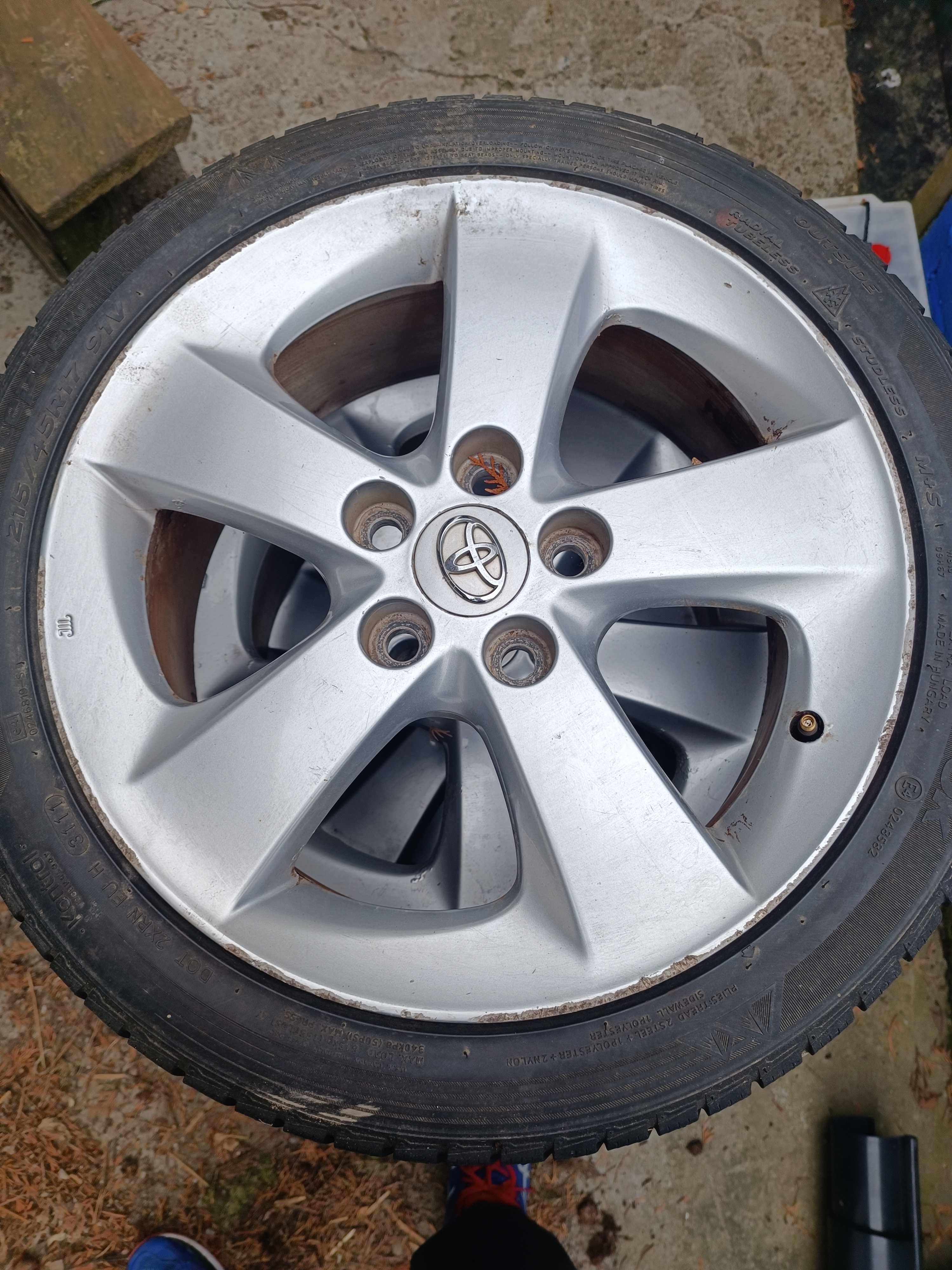 Koła Toyota Prius 17" 5X114.3 ET50 opony zimowe 215/45