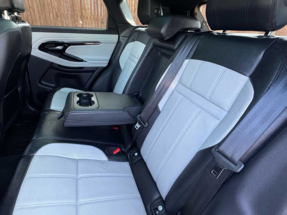 Land Rover Range Rover Evoque P300 R-Dynamic S      2021