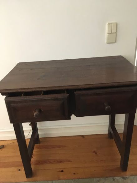 Mesa em castanho
