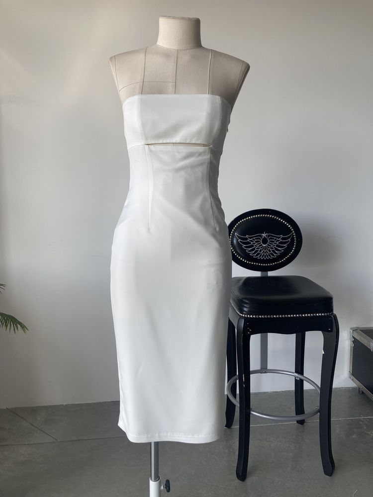 Біла сукня з бантом розмір хс