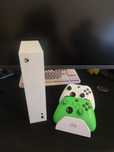 Xbox series S +2 pady+ stacja ładująca