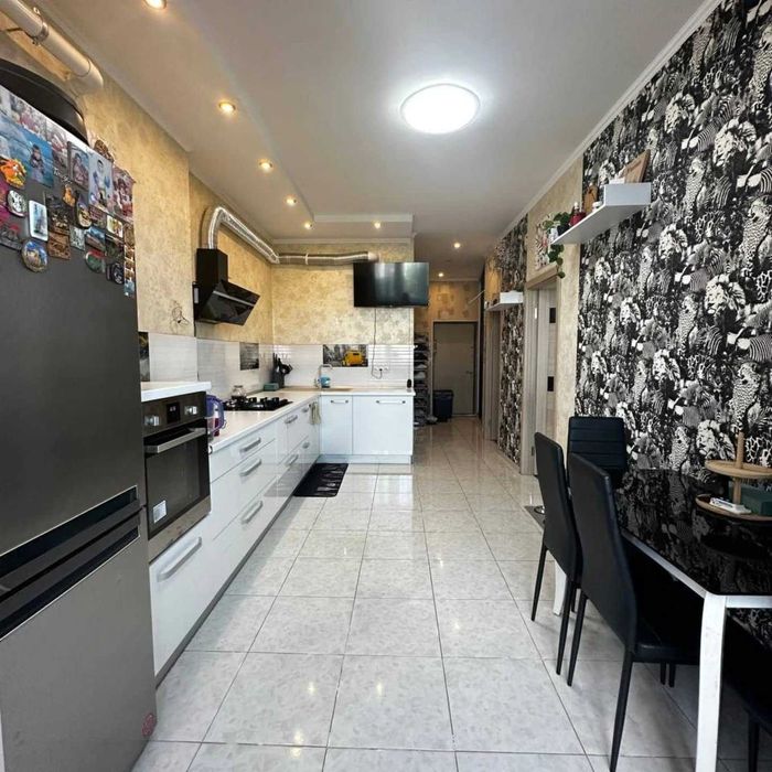 (13) Продам сучасну квартиру з індивідуальним газовим опаленням