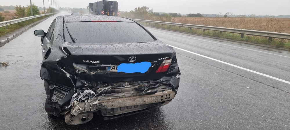 Lexus LS460 після ДТП
