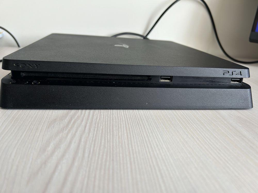 Playstation 4 slim 500GB + гра в подарунок