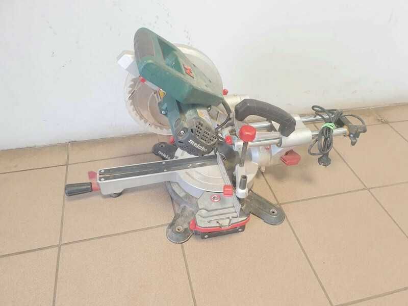 Piła ukośnica Metabo 1350 W 216 mm
