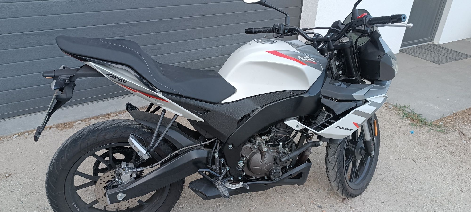 Aprilia tuono 125