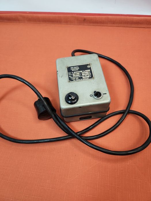 Przyrząd mierniczy do mikroskopu Carla Zeissa Jena.