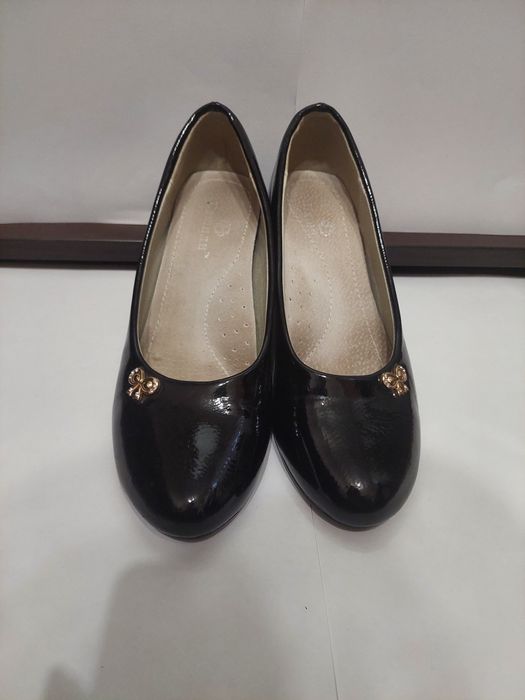 Лаковані туфлі для дівчинки, 33 розмір