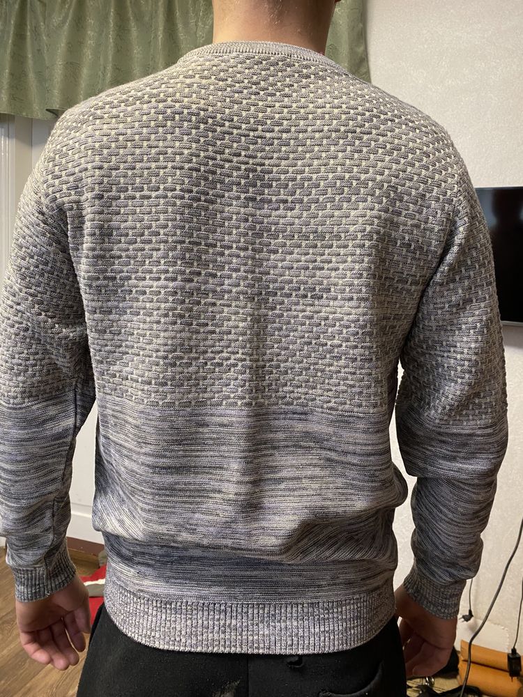 Чоловічий светр з натуральної вовни мериноса
