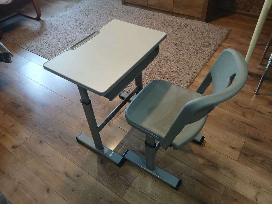 Парта дитяча+ стілець ( все регулюється по висоті)