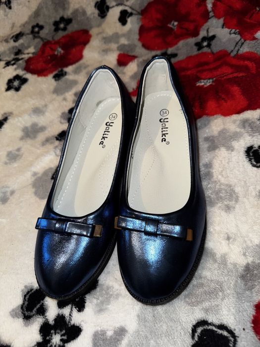 Темно сині нові туфлідля дівчинки 34 р.