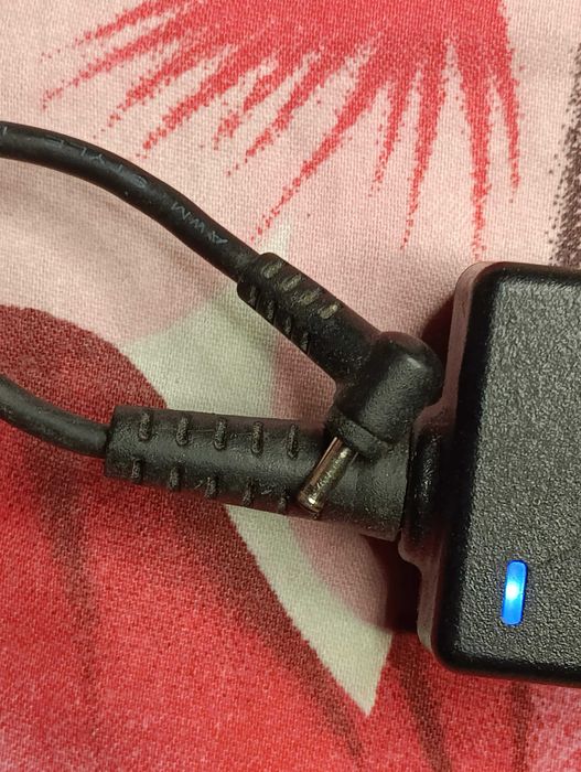 Зарядне до ноутбука блок живлення ASUS 19V 2.1A (2.5x0.7mm)