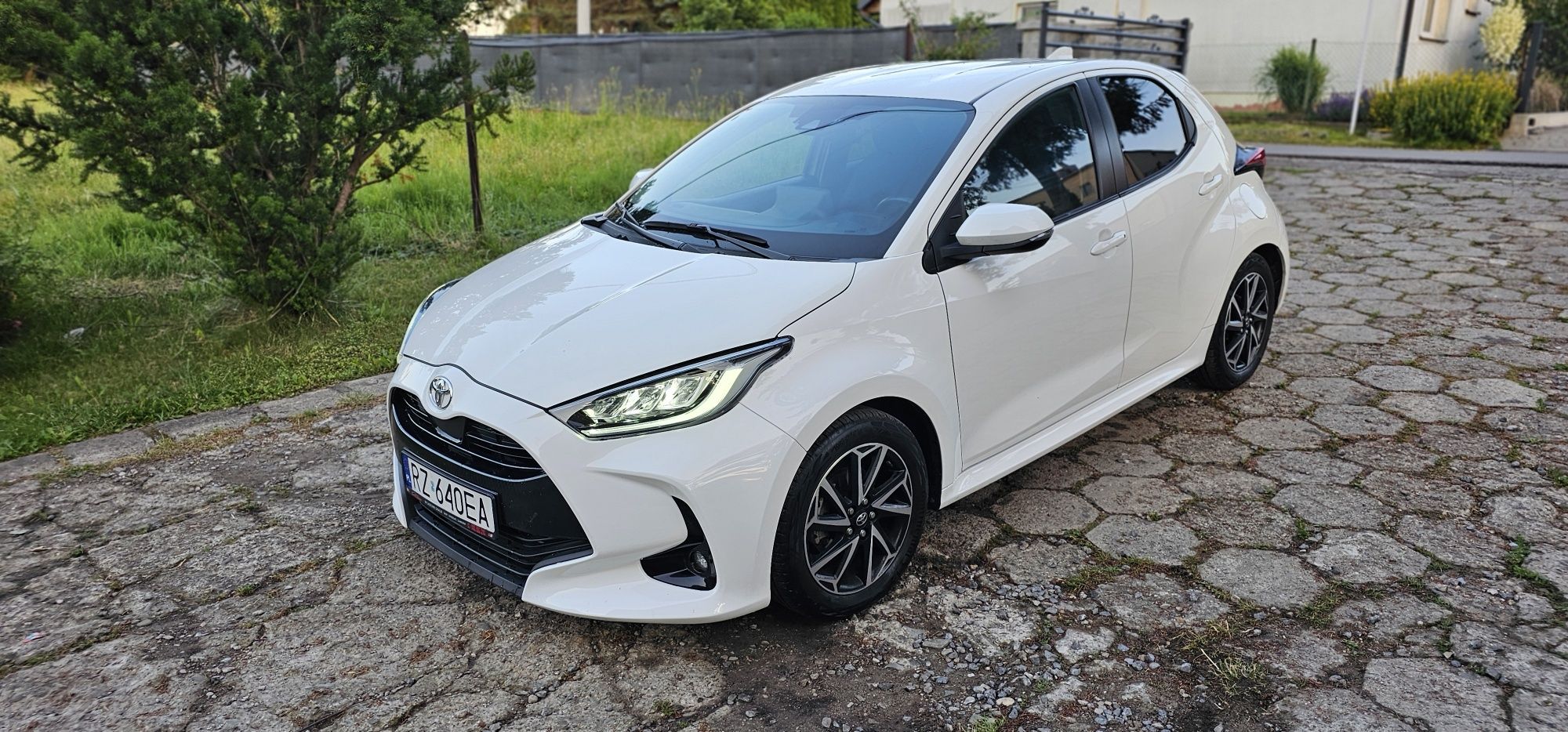 Jak NOWA! Toyota Yaris full wersja! Led! Kamera! Navi! Okazja!