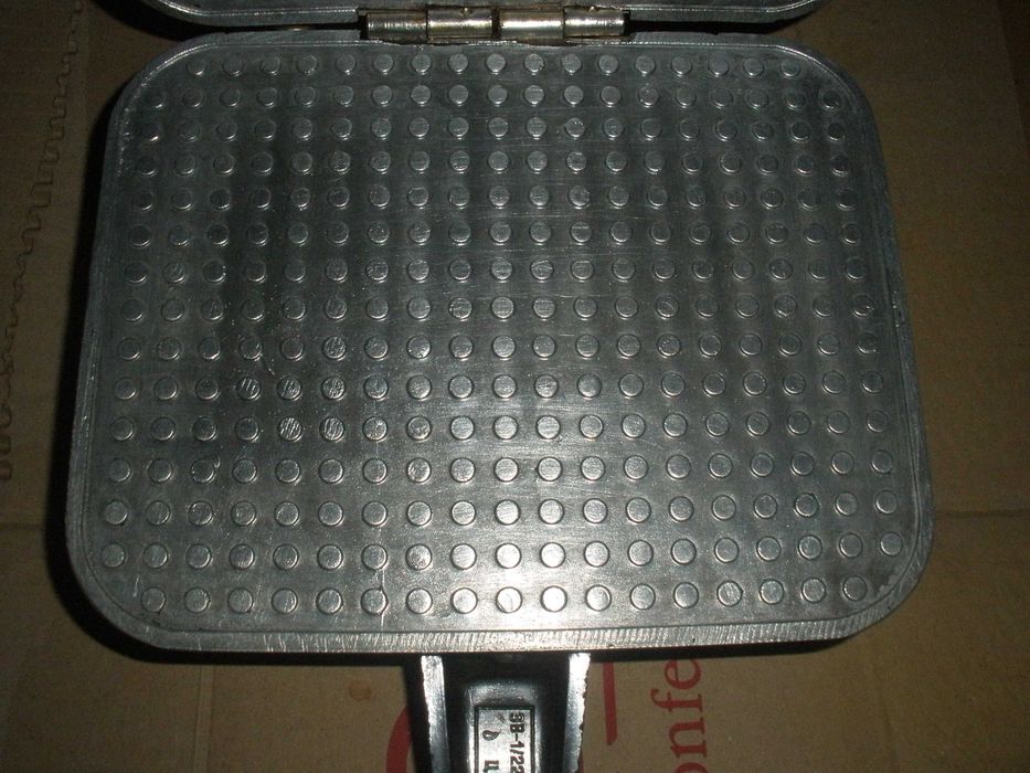 Электровафельница Ласунка ЭВ 1,0/220 в. в отличном состоянии,СССР.