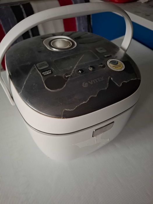 Мультиварка Vitek VT-4213 GY та Мультиварка Vilgrand VMC286