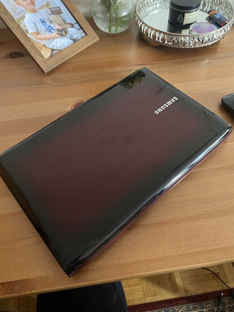 Laptop Samsung 15.6 i5 2.6 Ghz 6 Ram uszkodzony