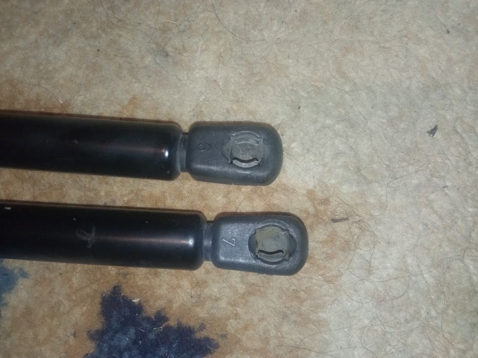 Амортизаторы капота багажника VW