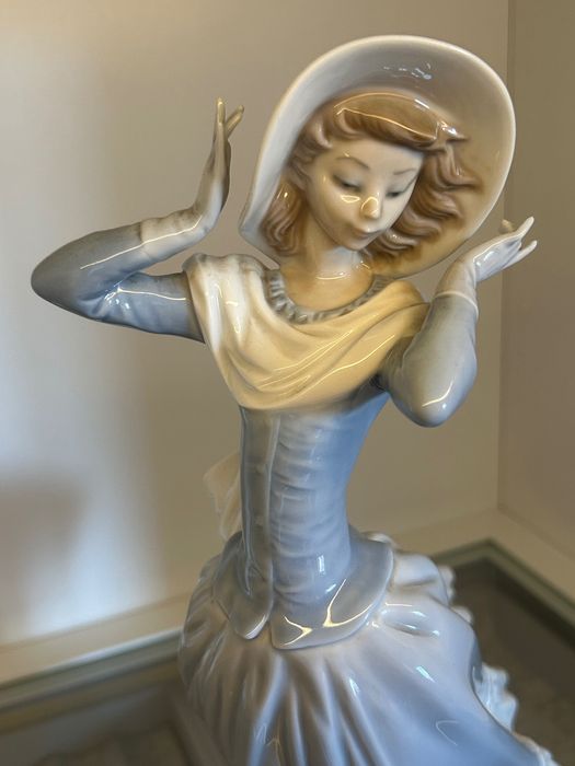 Lladró - Spring Breeze (4936)