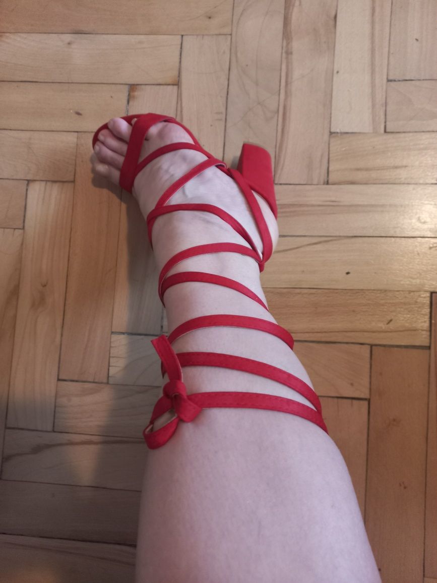 Czerwone sandały damskie  wiązane,  rzymianki damskie  na obcasie
