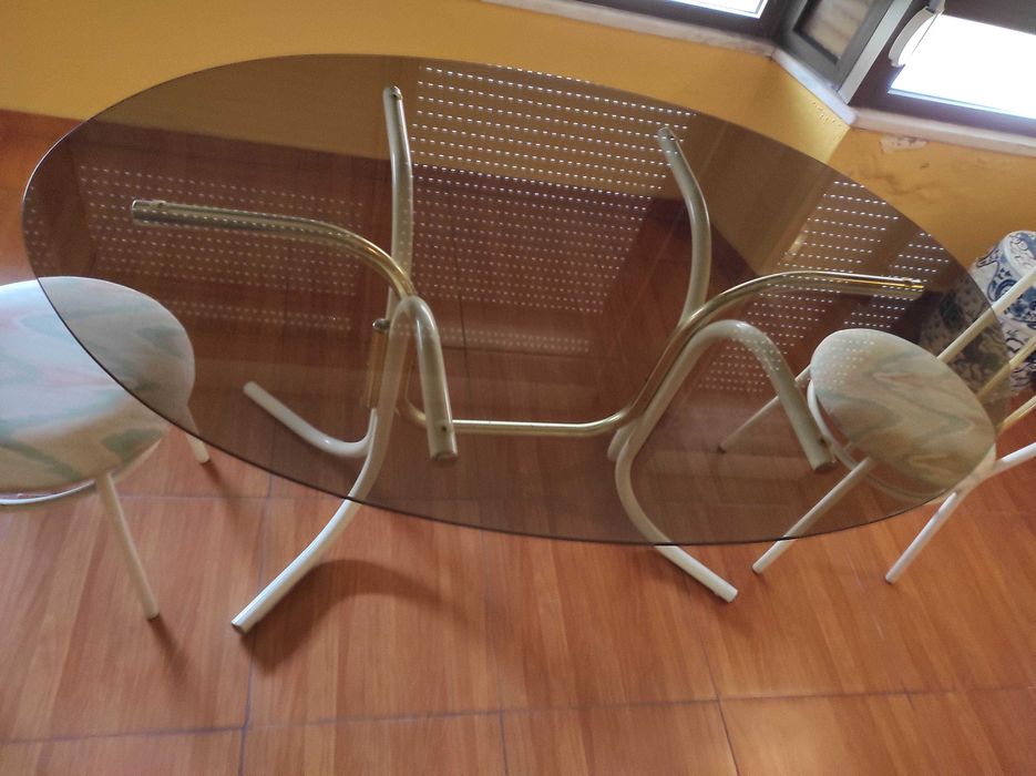 Mesa de sala oval + 2 cadeirad