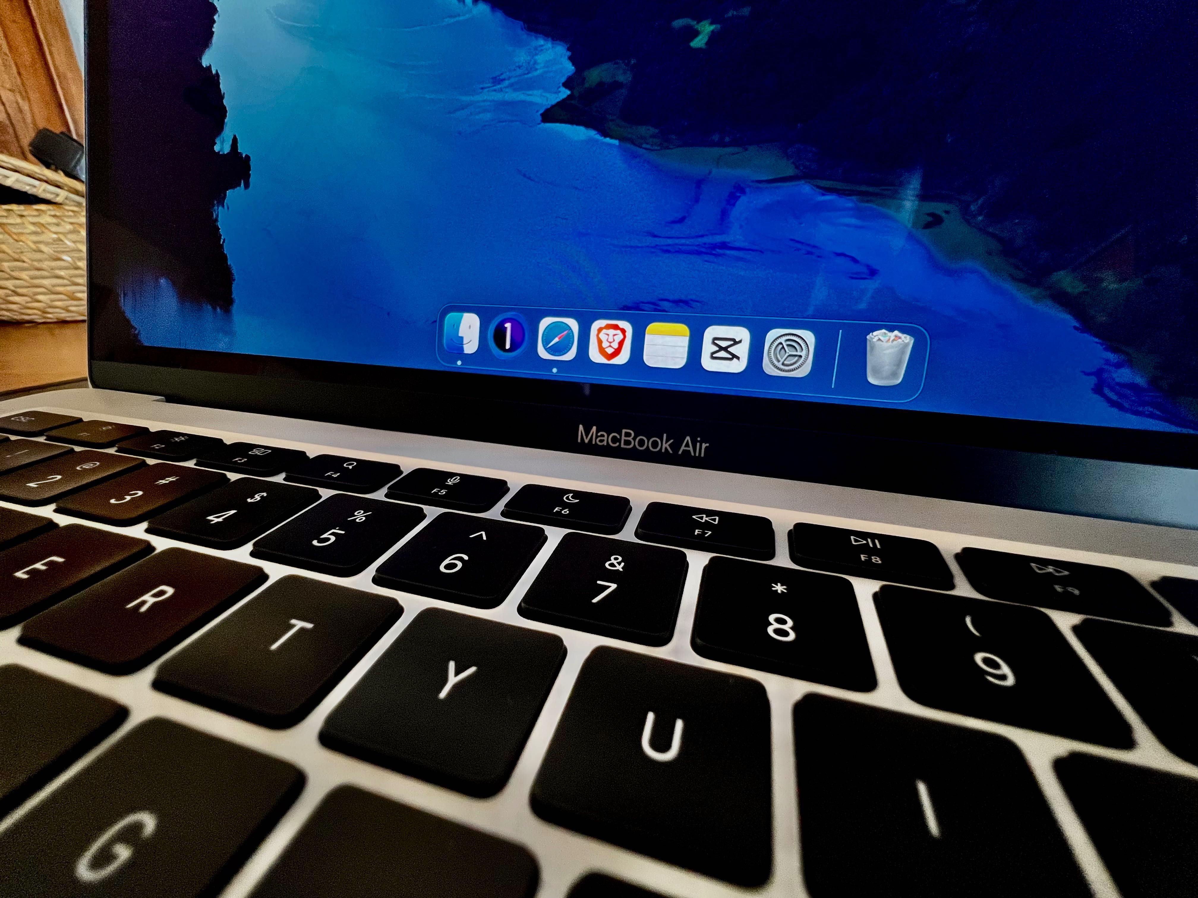 Apple MacBook Air M1 – Prateado – Em Excelente Estado
